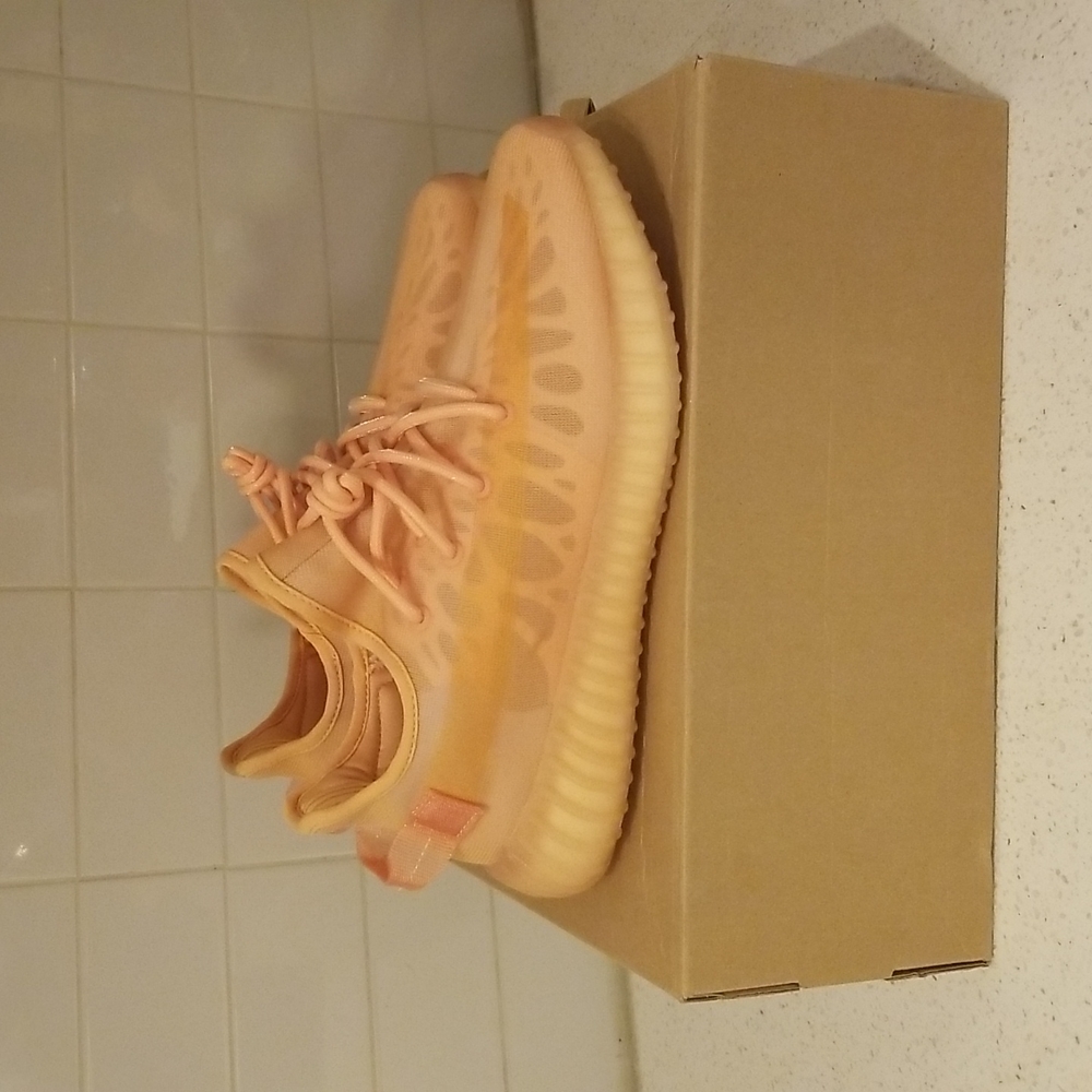 YEEZY BOOST 350 V2 (2021) SIZE 10